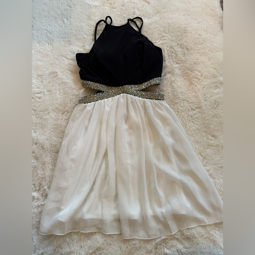 Speechless Size 1 Juniors Mini Dress with Cut Outs and Sequins